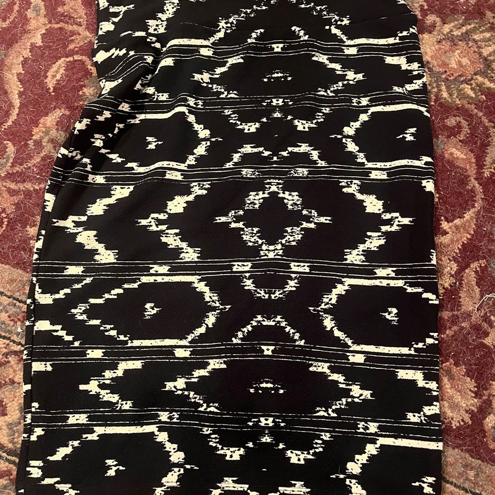 LuLaRoe Cassie Black and White Patterned Pencil Skirt Size Medium